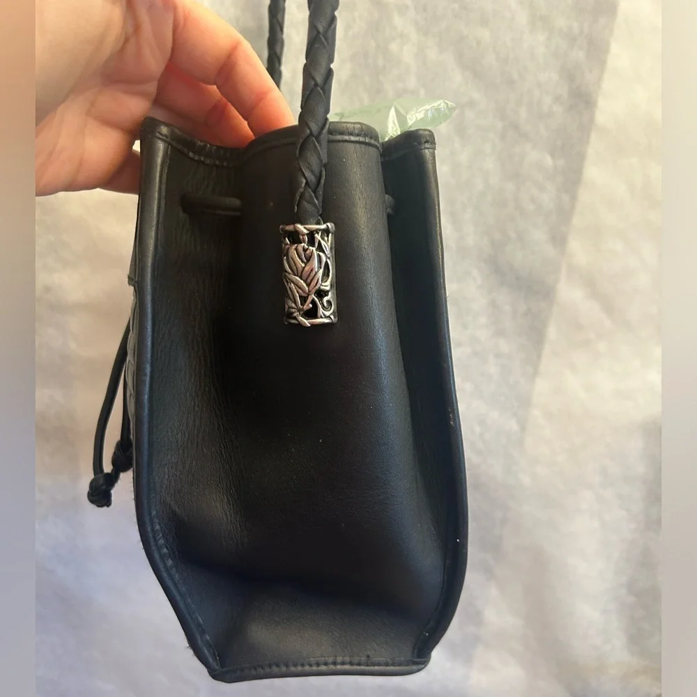 Valerie Stevens Vintage Black Leather Croc-Embossed Crossbody Bag.‎ U
